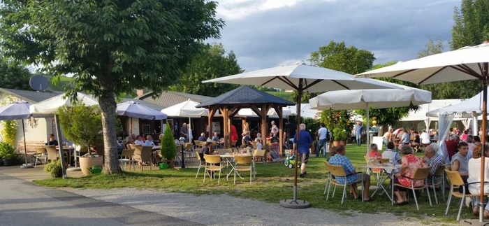 Campingplatz_Escherndorf__Gastrobereich.jpg
