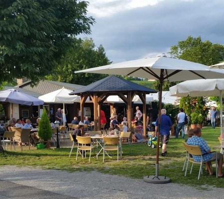 Campingplatz_Escherndorf__Gastrobereich.jpg