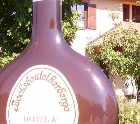 bocksbeutelherberge_sommerach.jpg