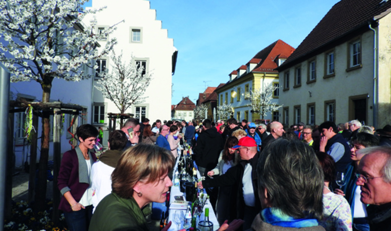 Mandelblu__tenfest_Nordheim_Foto_Touristikrat.jpg